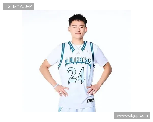 男篮全运最悲壮一幕！辽篮小将拄拐杖参赛：登场砍2分成温馨一幕